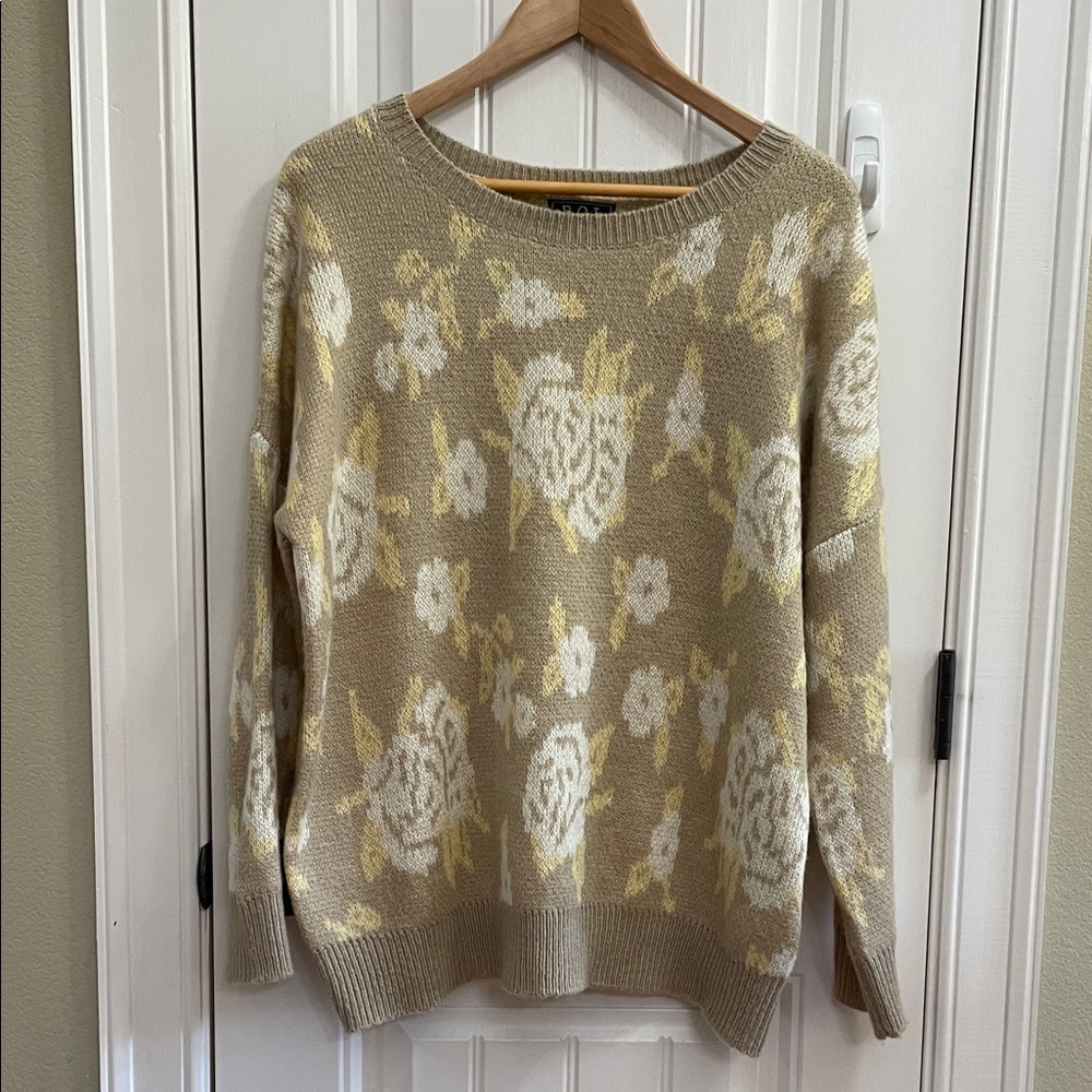 POL Beige Floral Crewneck Sweater with Cream and Pale Yellow Blooms Oversized